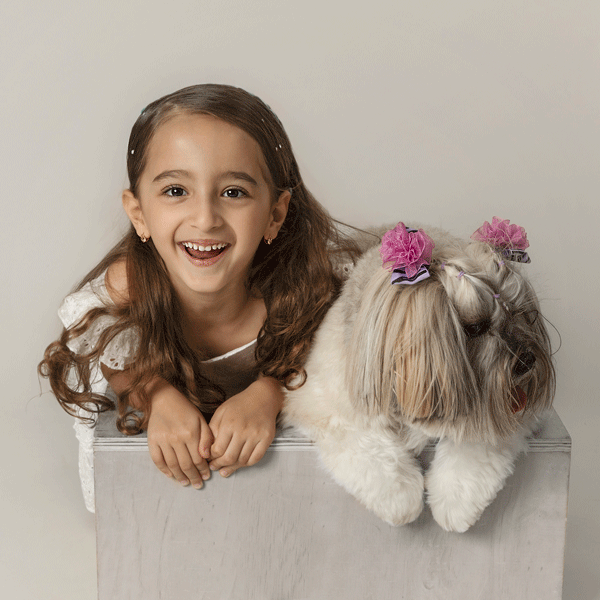 Foto de nina con su Mascota