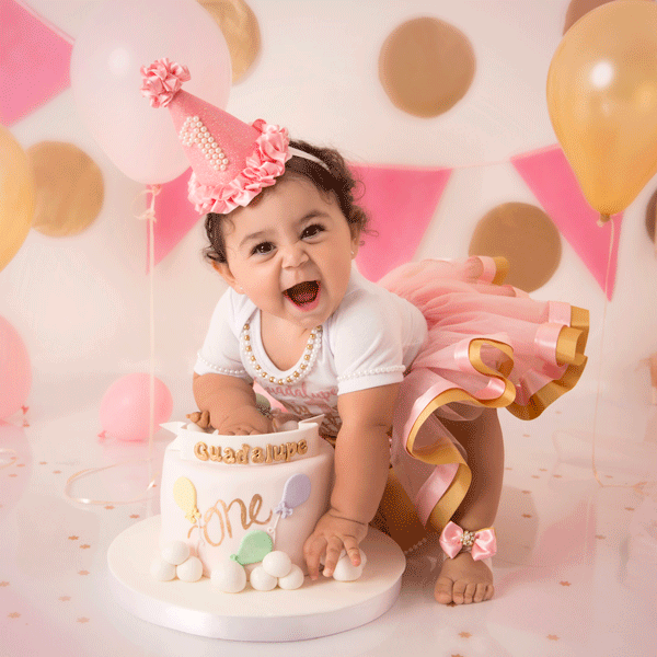 bebe nina en smask cake rosa